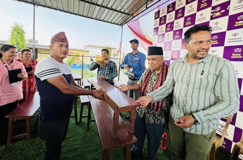 देवरियास्थित शिव माविलाई चैतन्यको १४ थान फर्निचर सहयोग