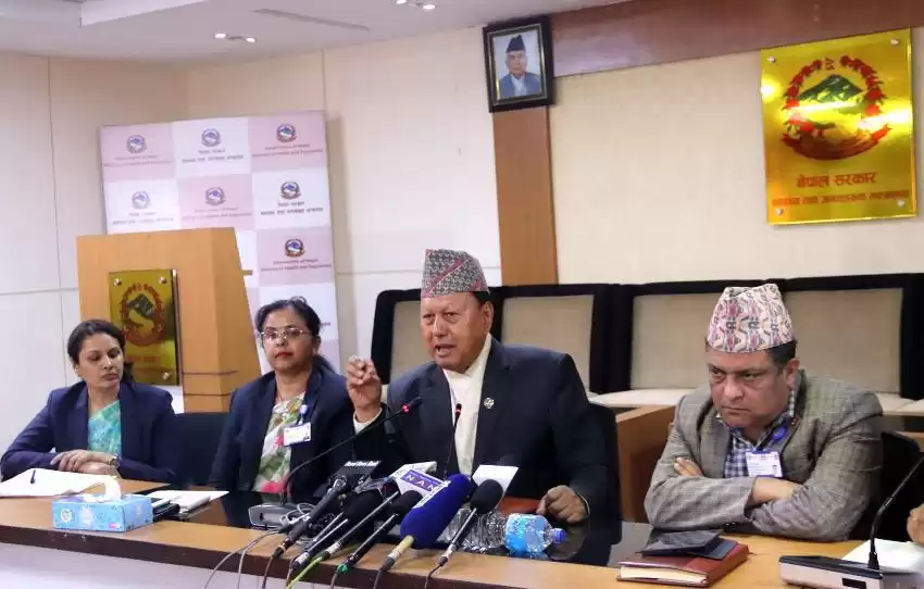 अस्पताललाई कूल शय्याको१० प्रतिशत निःशुल्क उपचार गर्न मन्त्री बस्नेतको निर्देशन