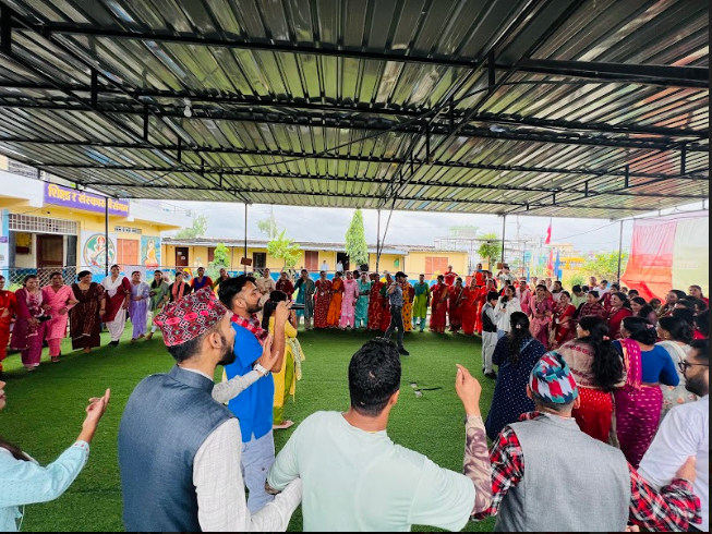 धनगढीमा रहेको चैतन्य पाठशालाले मनायो गौरा पर्व
