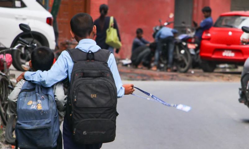 विद्यालय बन्द भएपछि निराश हुँदै घर फर्किए विद्यार्थी