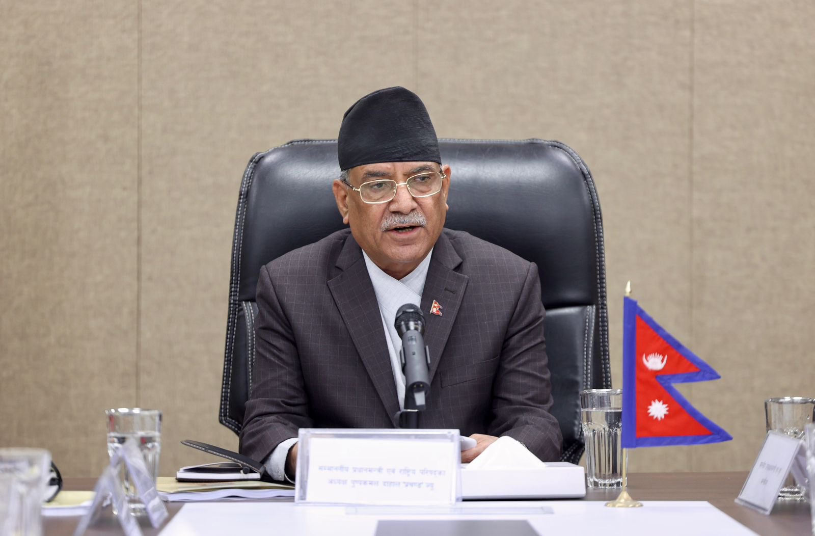 नासुका आँसु देख्नुभएन? भन्दै प्रधानमन्त्रीलाई पठाए निजामती कर्मचारीहरुले एसएमएस