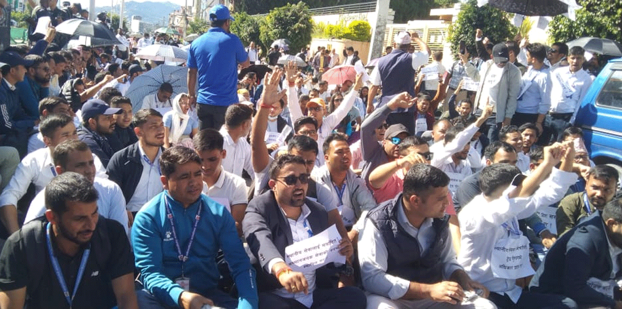 स्थानीय तहका कर्मचारीले आजदेखि देशैभर अत्यावश्यकबाहेकका काम नगर्ने