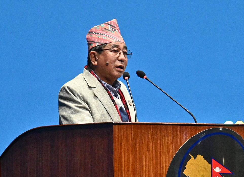 विद्यालय शिक्षा विधेयकमार्फत शिक्षकलाई राजनीतिबाट टाढा राख्न खोजेका छौं : शिक्षामन्त्री राई