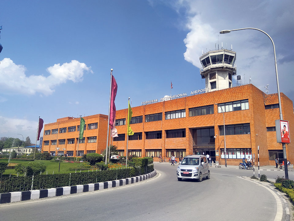 विदेशबाट फर्किदा अरूको मोबाइल, टिभी, घडी, सुनजस्ता सामान नबोक्न भन्सार कार्यालयको अनुरोध