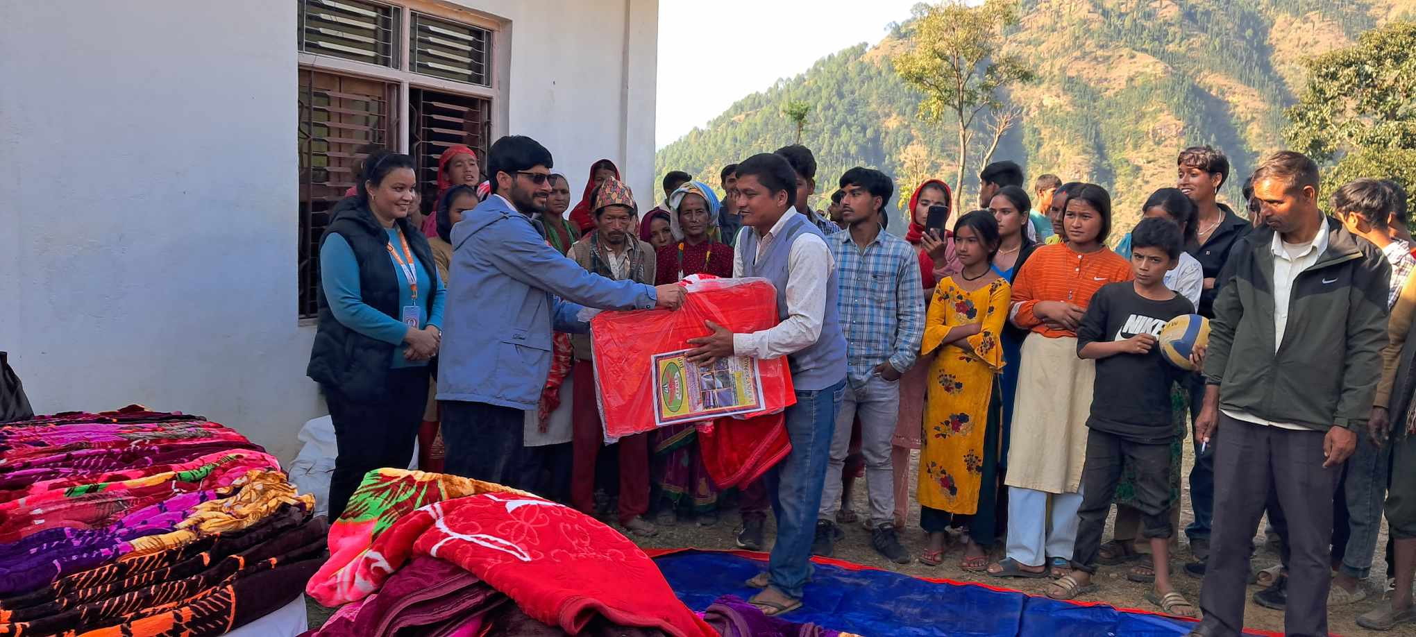 रुकुम पश्चिमका साढे तीन हजार परिवारलाई पहिलो राहत वितरण
