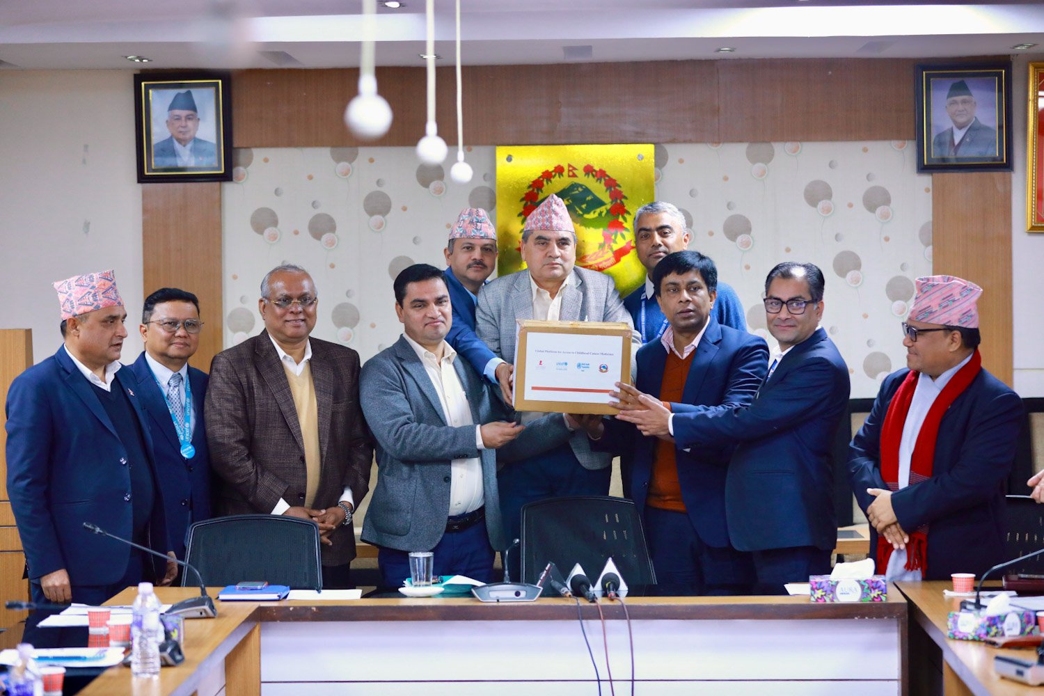 स्वास्थ्य मन्त्रालयलेद्धारा बालबालिकाका लागि क्यान्सरको उपचारमा प्रयोग हुने औषधि हस्तान्तरण