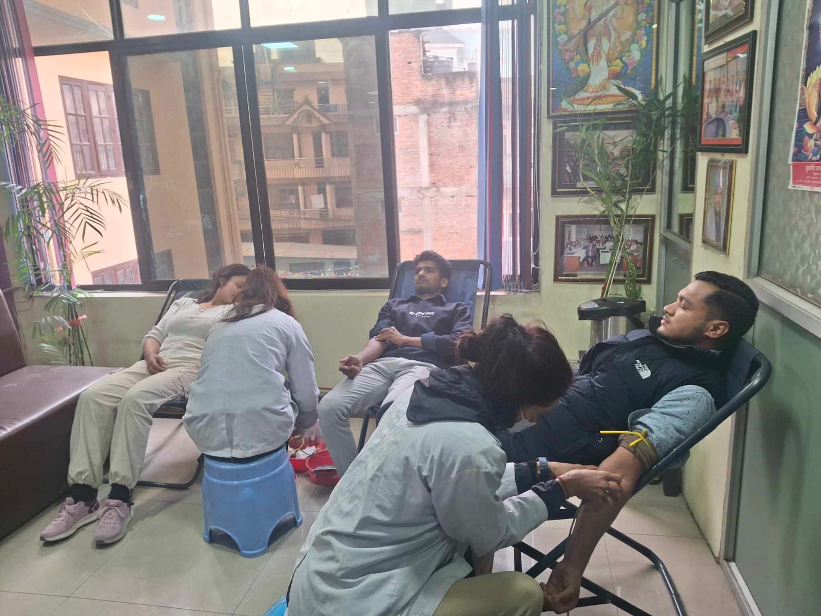 चैतन्य एकेडेमीले गर्‍यो रक्तदान कार्यक्रम (फोटोफीचर)