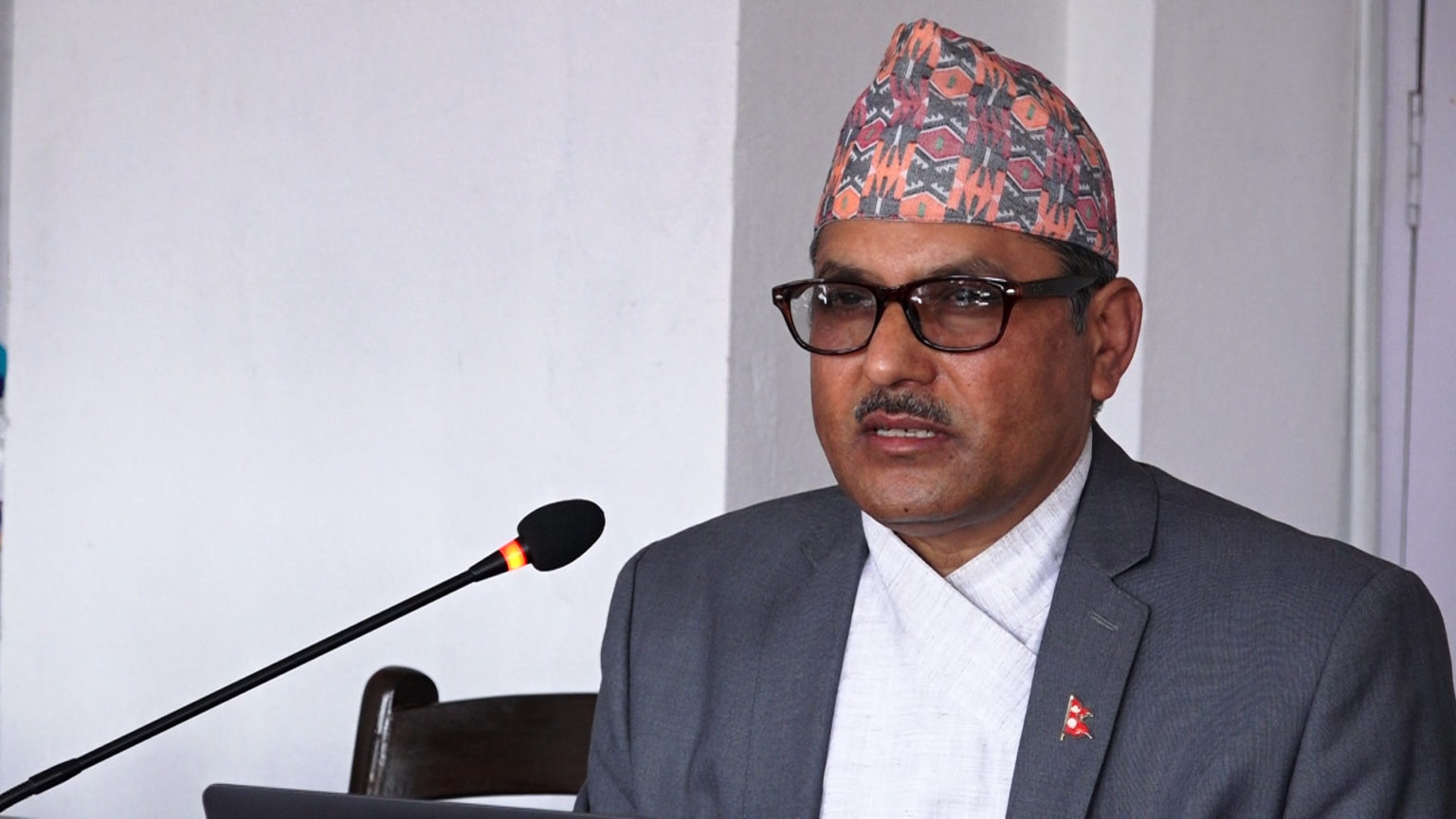 विद्यालय तहदेखि नै वित्तीय शिक्षा आवश्यक : गभर्नर अधिकारी
