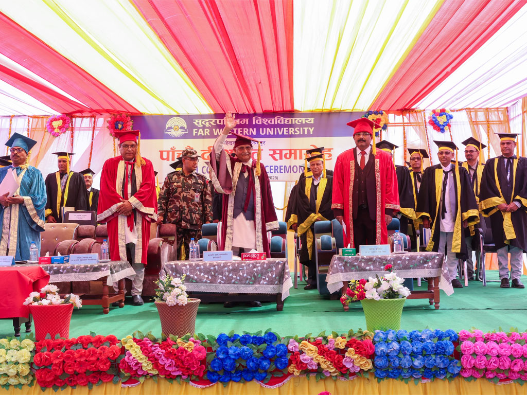 सुदूरपश्चिम विश्वविद्यालयको पाँचौँ दीक्षान्त समारोहमा तीन सय ७२ विद्यार्थी दीक्षित,प्रधानमन्त्रीले भने गेटा मेडिकल कलेज चाँडै विश्वविद्यालयमा स्तरोन्नति हुनेछ