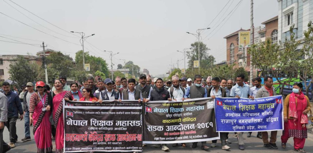 सरकारलाई शिक्षक महासंघले भन्यो: वार्ताको औचित्य छैन, ऐन जारी गरियोस्