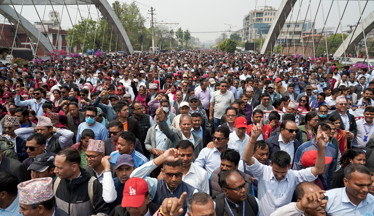 ‘कि जितिन्छ, कि बितिन्छ’ भन्दै शिक्षा ऐन जारी नभएसम्म सडकमा आन्दोलन गर्ने अडान गर्दै आएका शिक्षकहरूको उधारो सहमति