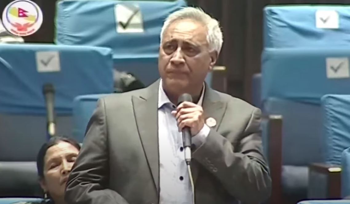 निजामती कर्मचारीको संख्या घटाएर सुविधा बढाउनु पर्ने सांसद भण्डारीको माग