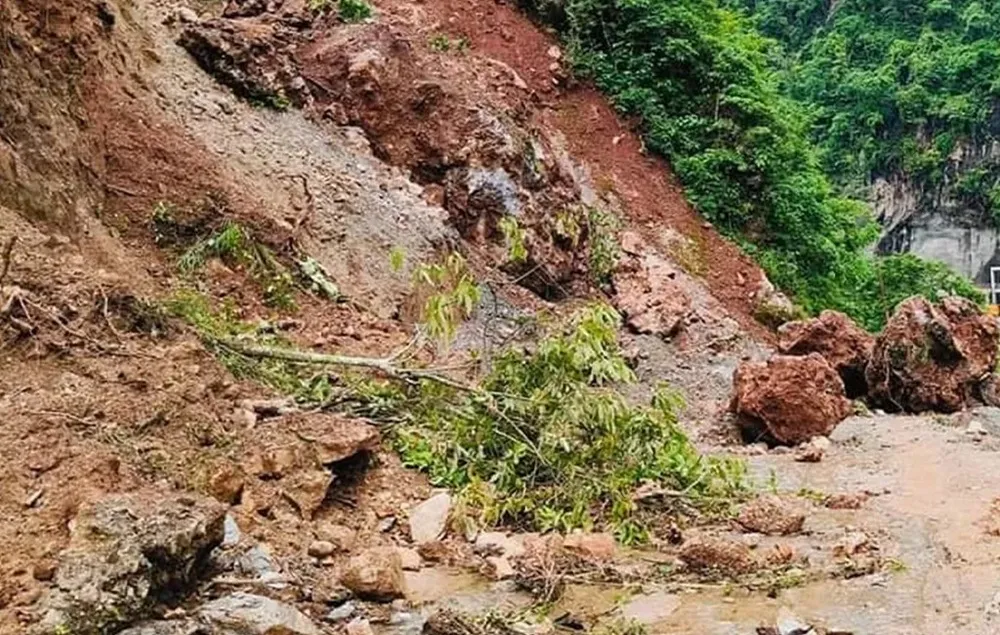 मनसुन सक्रिय भएसँगै बाढीपहिरोको कारण अवरुद्ध छन् यी राजमार्ग