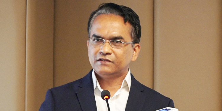 गभर्नर पौडेलको प्रश्न: बैंकको लाइसेन्सको अवधि किन नतोक्ने ?
