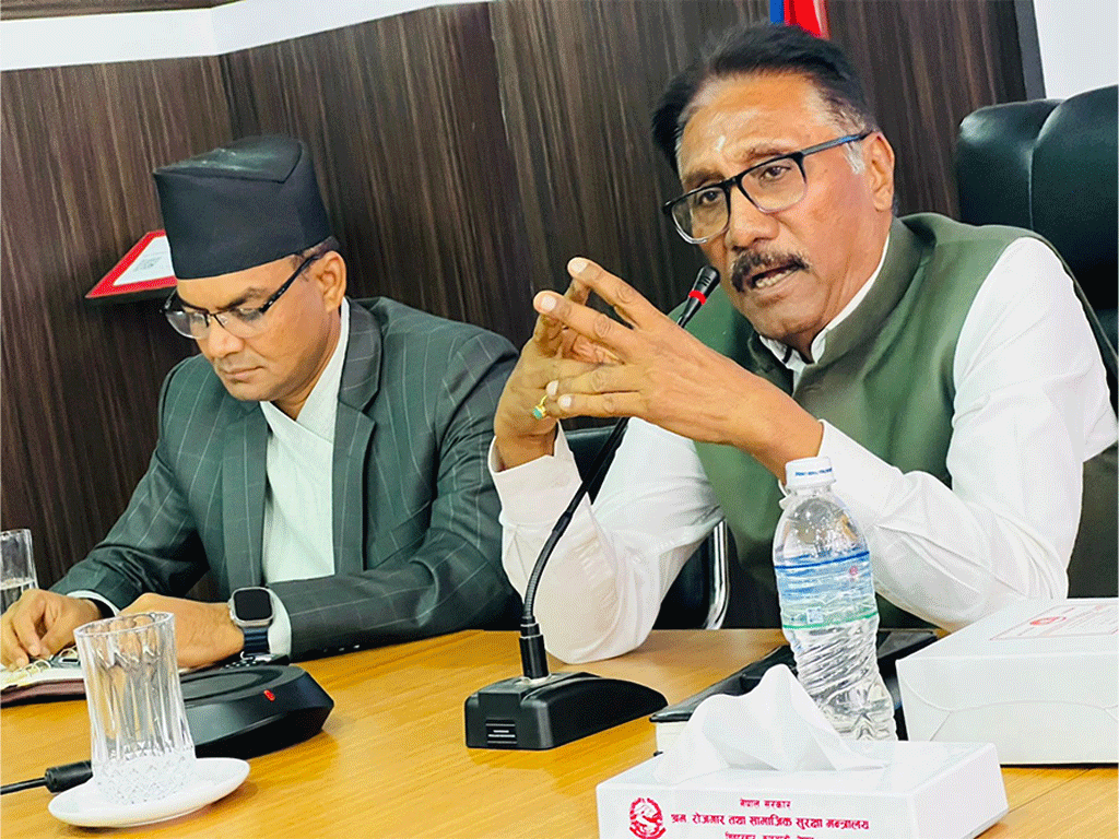 वैदेशिक रोजगारमा रहेकालाई प्रविधिमार्फत सेवा दिने व्यवस्था गर्दै छौं : मन्त्री भण्डारी