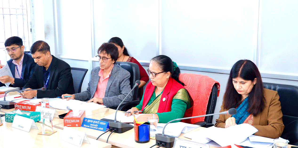 निजामती विधेयकमा सहसचिवमा १० प्रतिशत खुला प्रतिस्पर्धा राख्नुपर्ने अडान कायमै