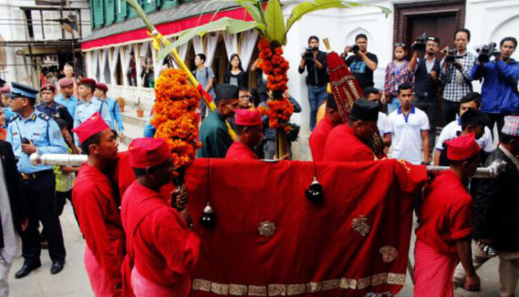 आज घर घरमा फूलपाती भित्र्याइँदै