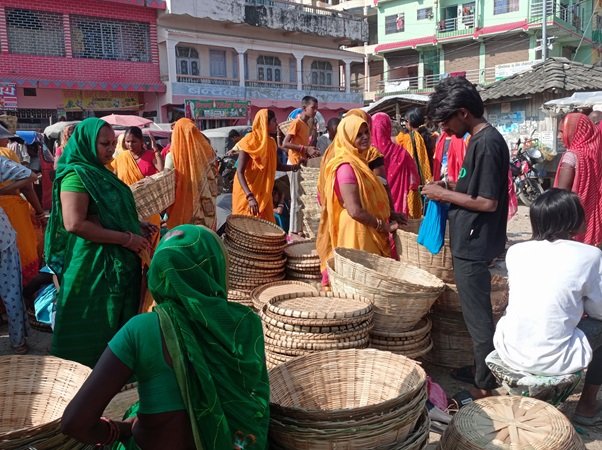 चाडबाड नजिकिँदा बाँसका सामानको माग बढ्यो