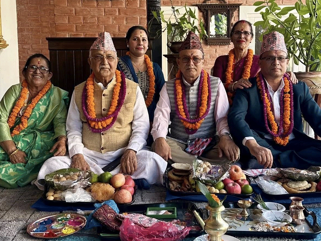 ओलीले लगाए बहिनीहरूको हातबाट भाइटिका