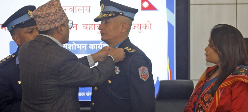 नवनियुक्त प्रहरी महानिरीक्षक कार्कीले लगाए दर्ज्यानी चिह्न