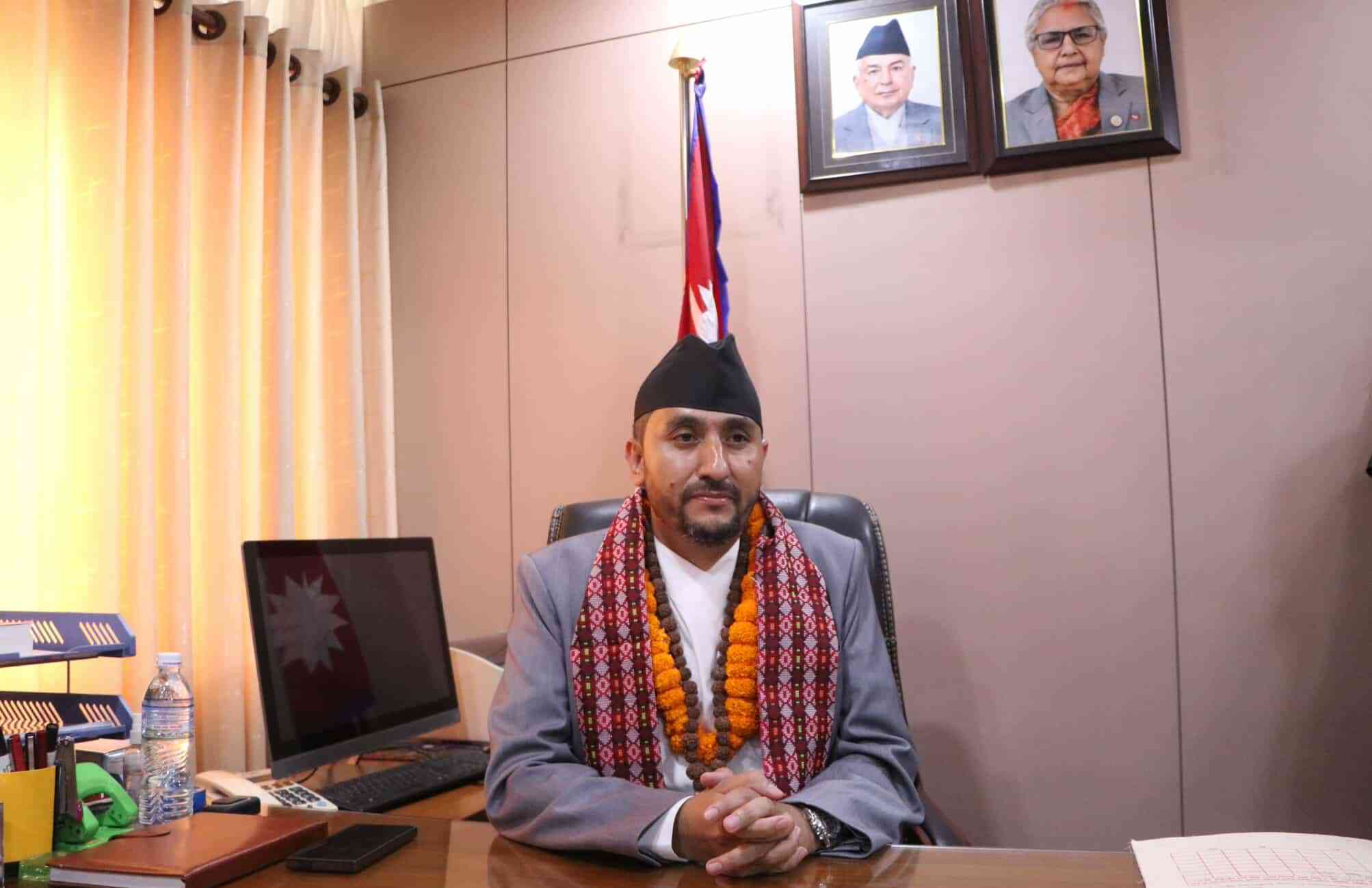सरकारका प्रवक्तासँग देउवा, ओली र प्रचण्डको भेट, कसले के भने ?