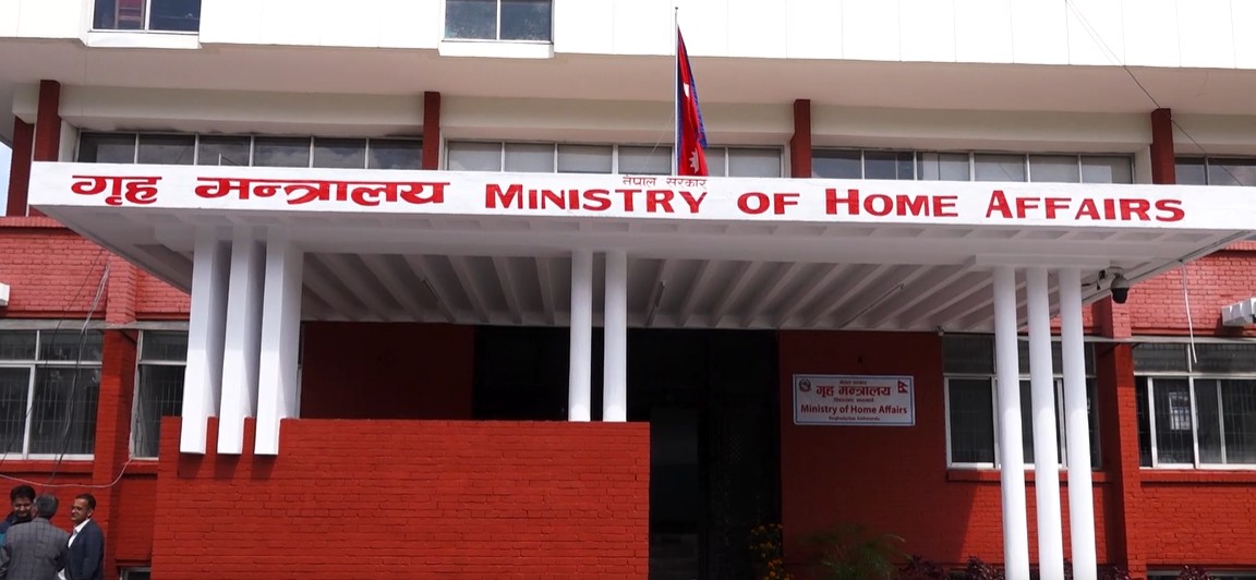 डडेल्धुरामा रोकिएकी मिना बैतडीको प्रजिअ, संखुवासभामा पुगे डिजन