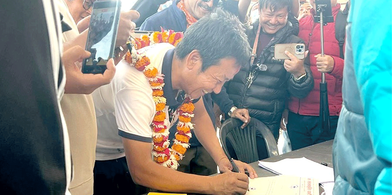 संघीय सरकारको नेतृत्व गर्ने दाबी गर्दै हर्क साम्पाङले गराए सुनसरी–१ बाट मनोनयन दर्ता