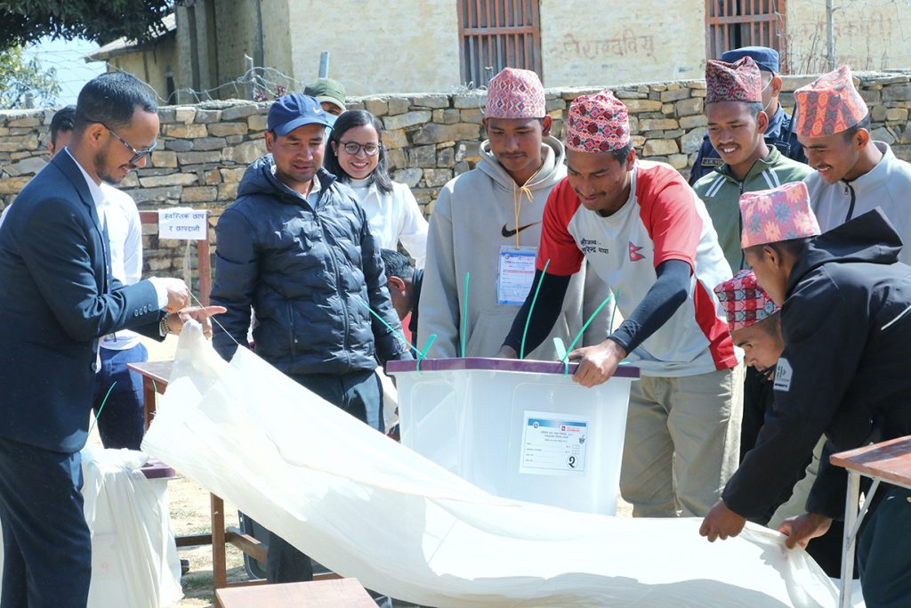प्रतिनिधिसभा निर्वाचनका लागि सल्यानमा नमूना मतदान र मतदानस्थल सुरक्षासम्बन्धी संयुक्त अभ्यास