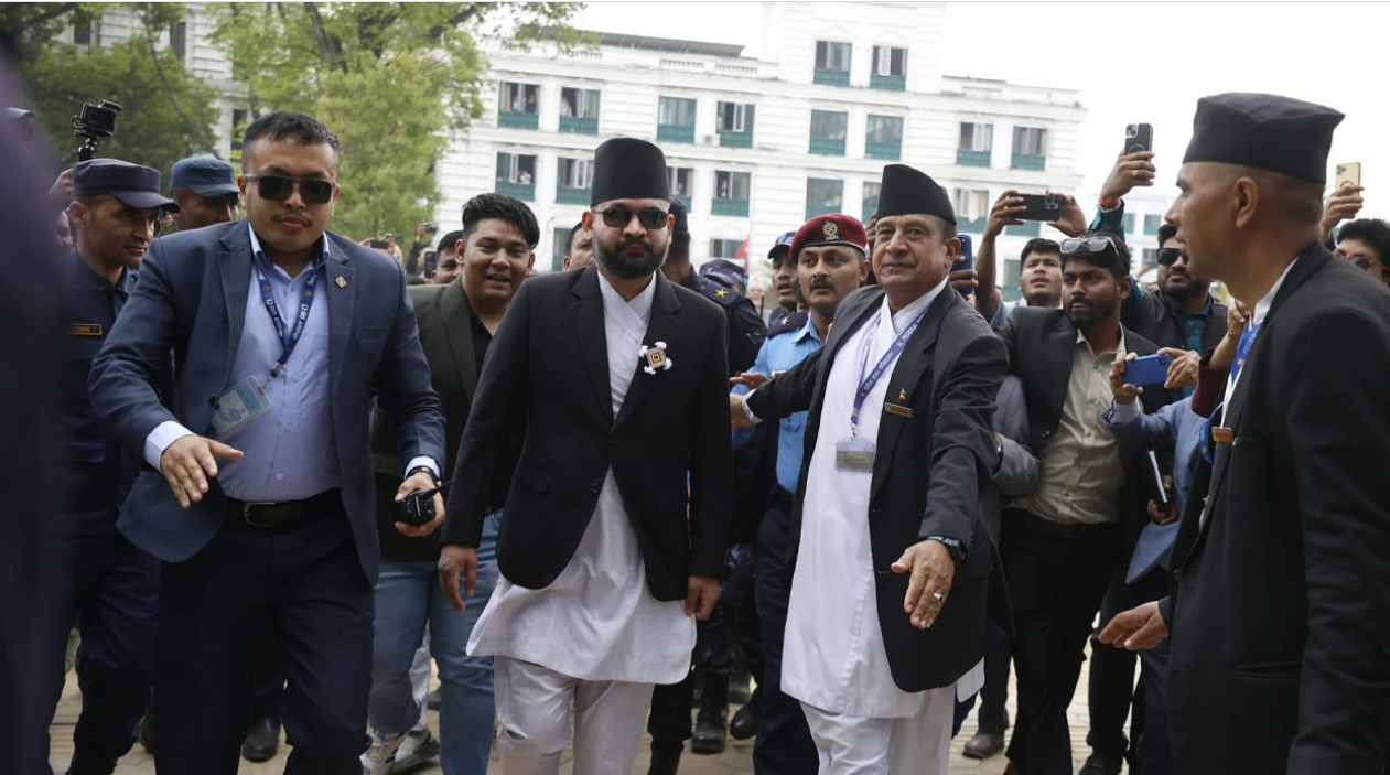 “संसद् भवनमा परम्पराको उपस्थितिः बालेनले लगाएको ‘सिलाम साक्मा’ चर्चामा”