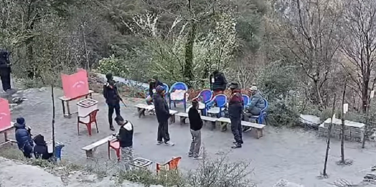 बाटो र पानीको माग पुरा नभएपछि दार्चुलाका दुई स्थलमा मतदान गर्न कोही पनि आएनन्