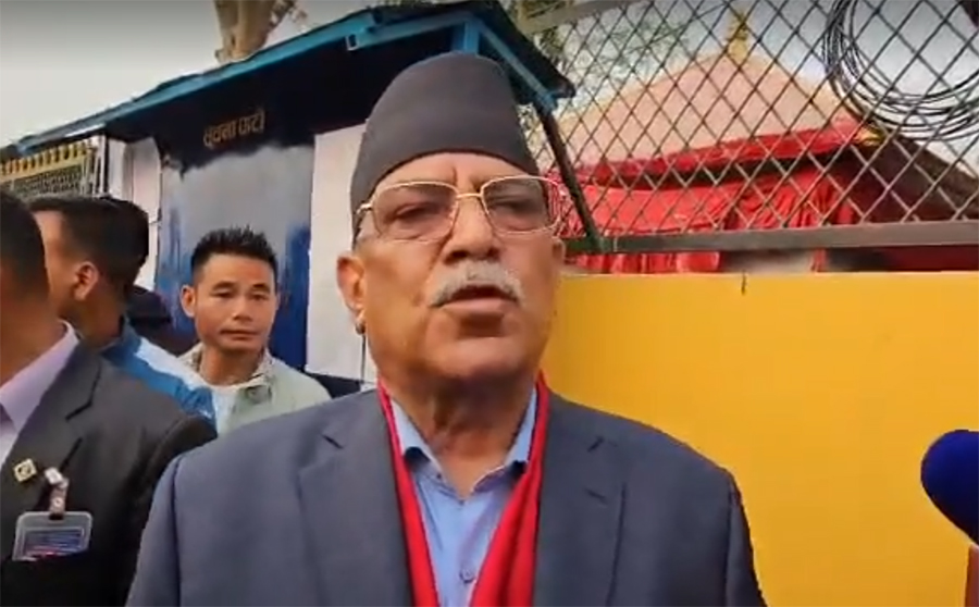 पुष्पकमल दाहाल प्रचण्डले गरे चितवनबाट मतदान