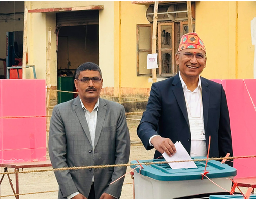 एमाले उपाध्यक्ष पौडेलले गरे बुटवलबाट मतदान