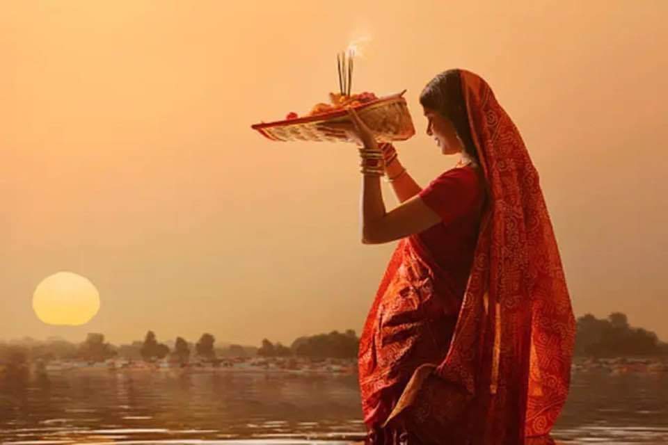मिथिलामा आज साँझ अस्ताउँदो सूर्यलाई अर्घ दिँदै चैती छठ पर्व मनाइँदै