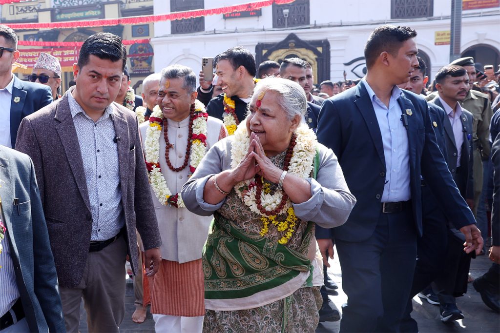 प्रधानमन्त्री कार्कीले गरिन् पशुपतिमा रुद्राभिषेक पूजा, भनिन् ‘निर्वाचन सम्पन्न भएकोमा धन्यवाद’
