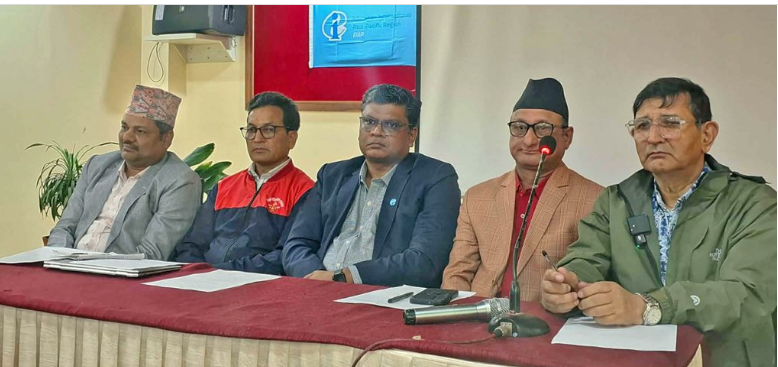 ट्रेड युनियन अधिकार नखोस्न र संविधानको अनुसूची–८ मा राखिएको शिक्षा सम्बन्धी व्यवस्था खारेज गर्न  शिक्षक–कर्मचारीहरुको माग