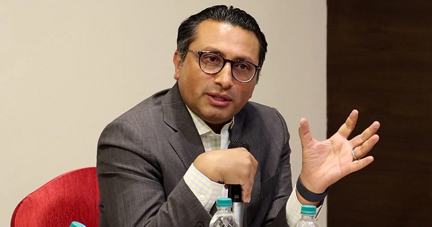 राजश्व चुहावट नियन्त्रण गर्न उच्चस्तरीय छलफल गर्दै अर्थमन्त्री स्वर्णिम वाग्ले