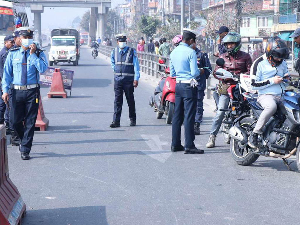 ट्राफिक कारबाहीबाट एकै दिन चार लाख १७ हजार राजस्व संकलन