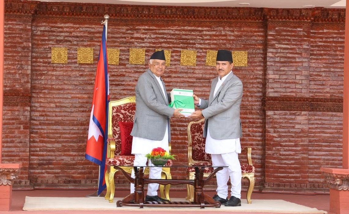 महालेखा परीक्षकको ६३ औँ वार्षिक प्रतिवेदन राष्ट्रपति पौडेलसमक्ष पेस
