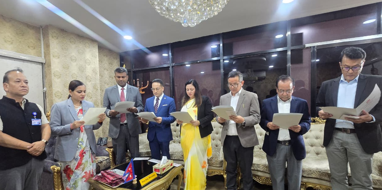 ६ स्वास्थ्य विज्ञान प्रतिष्ठानका नवनियुक्त उपकुलपतिले गरे पद तथा गोपनीयताको शपथ ग्रहण