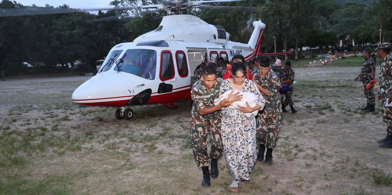 रसुवा बाढीः सेनाको उद्धार जारी, ४० विदेशीसहित ७०६ जनाको हवाई उद्धार
