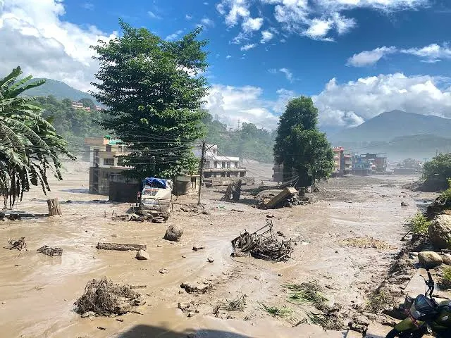 बाढी अपडेटः सम्पर्कविहीन पर्यटक संख्या ६४४ पुग्यो