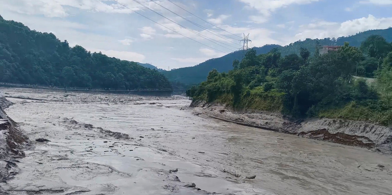 भोटेकोशी बाढीको उद्धारमा ७ हजार प्रहरी परिचालित, २५ कर्मचारी अझै बेपत्ता