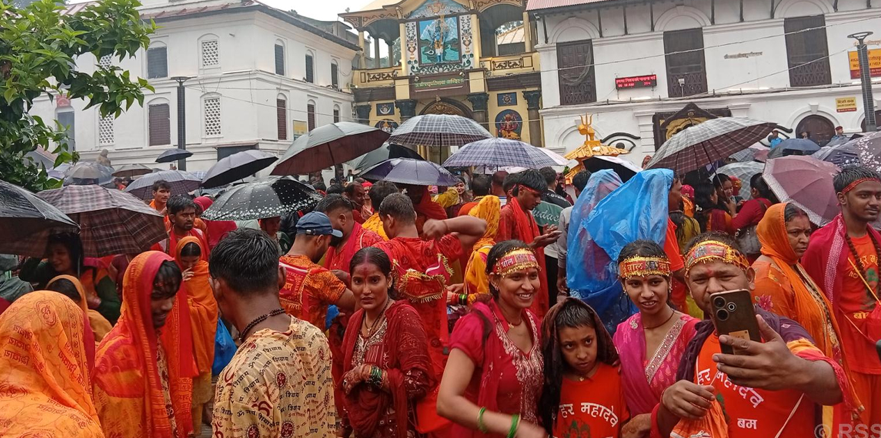 आज साउनको अन्तिम सोमबार, पशुपतिनाथमा दर्शनार्थीको ओइरो