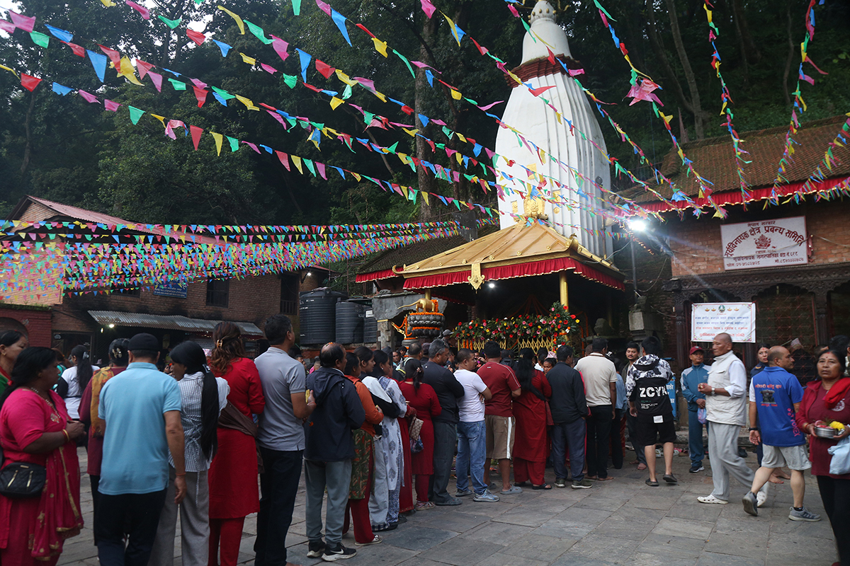 आज गणेश चतुर्थी, देशभरका गणेश मन्दिरमा पूजा आराधना एवं दर्शन गर्ने भक्तजनको लाम