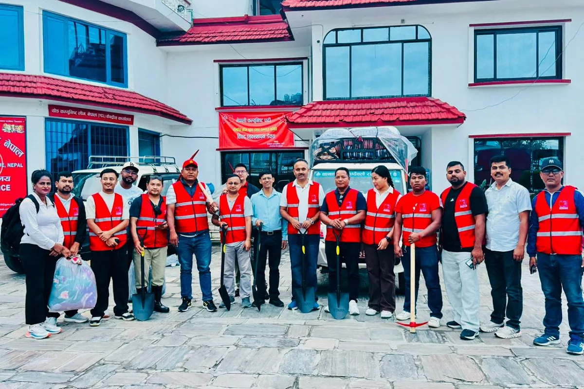 ‘निभेको चुलो बालौँ, निभेको आशा जगाऔँ’ भन्दै बाढी प्रभावित क्षेत्रमा वाइसिएलका ६ सय युवा