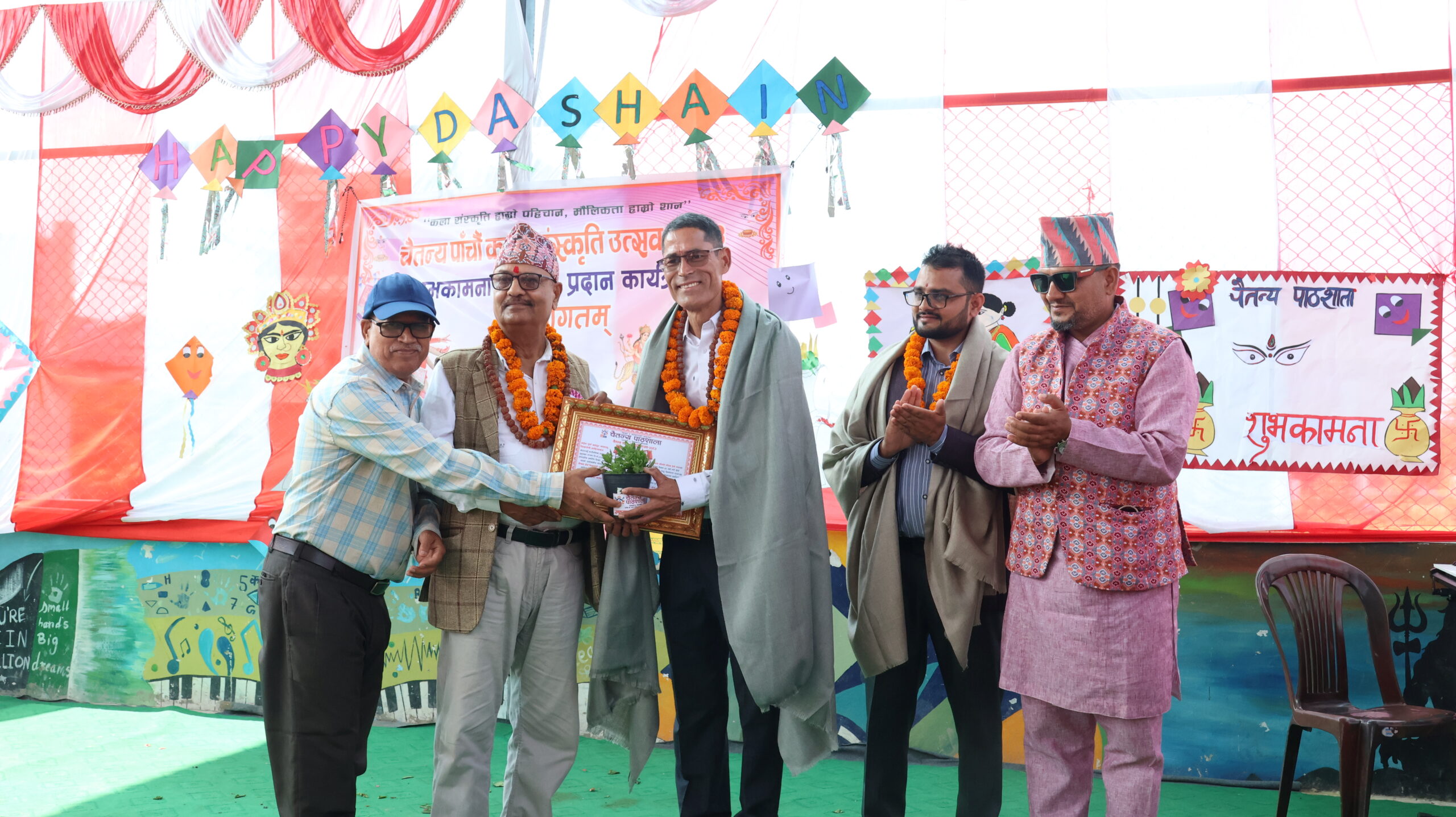 ३१ वर्षदेखि साहित्य तथा शिक्षण सेवामा समर्पित पूर्णबहादुर मल्ल चैतन्य कला–संस्कृति उत्सवमा सम्मानित